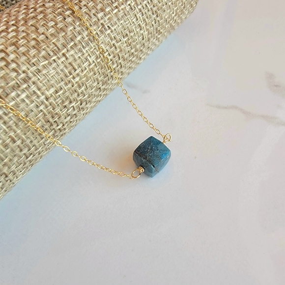 Chrysocolla Necklace Minimalist Crystal Gemstone teal blue - Picture 4 of 6